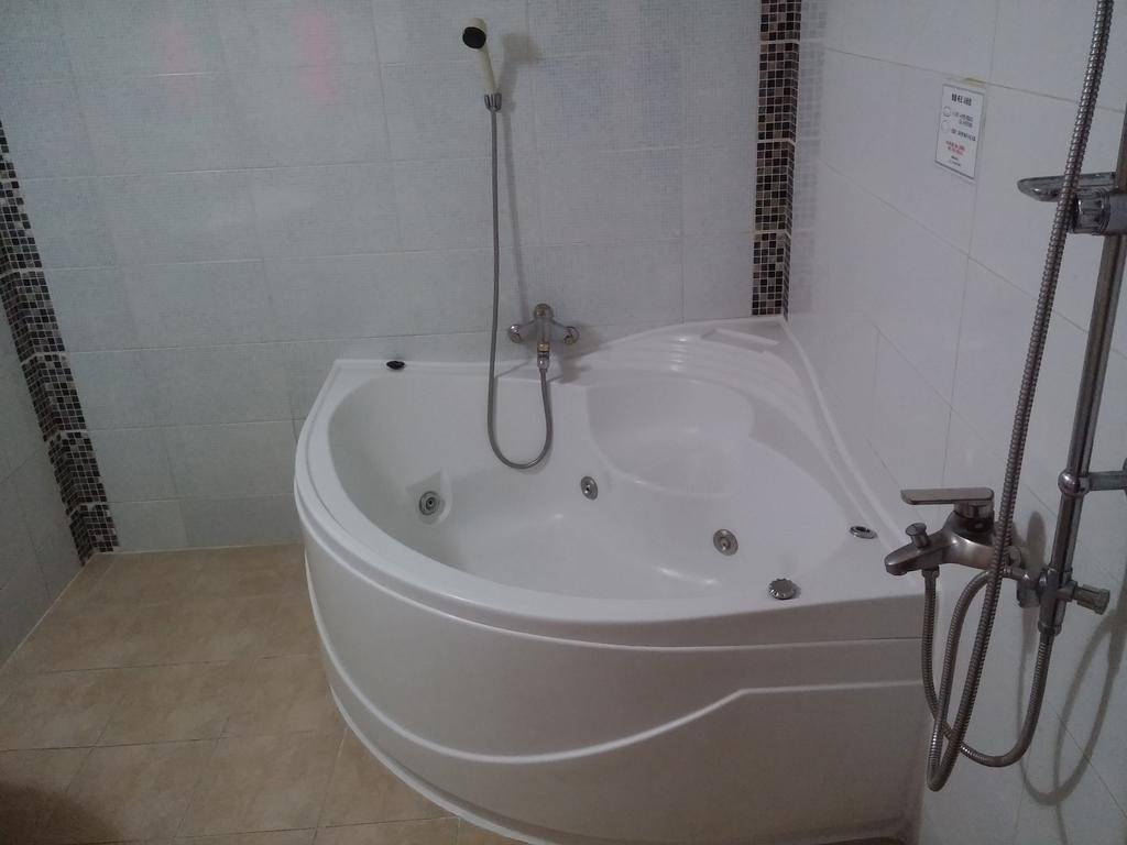 Cyber Motel Gunsan Buitenkant foto