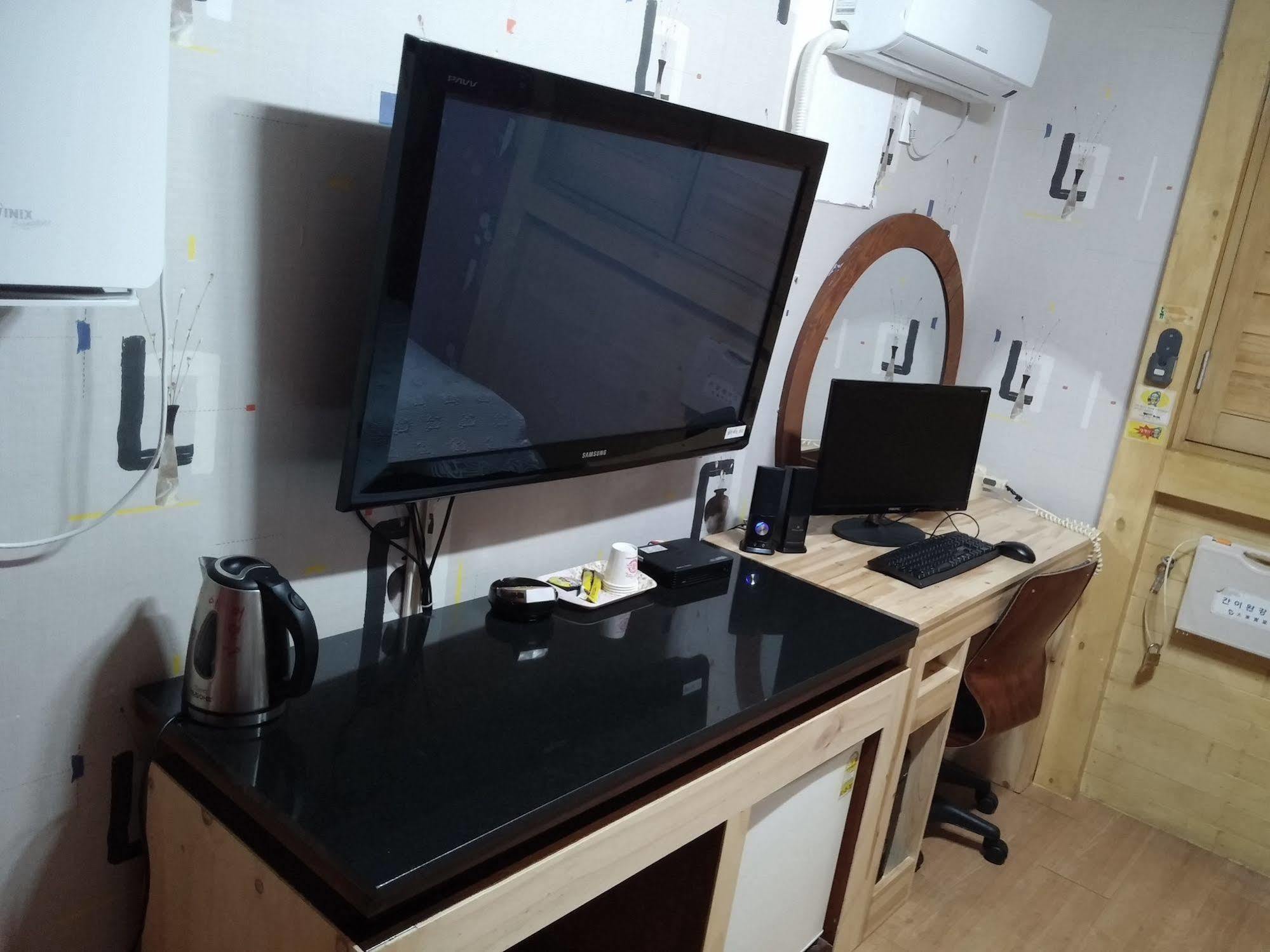 Cyber Motel Gunsan Buitenkant foto