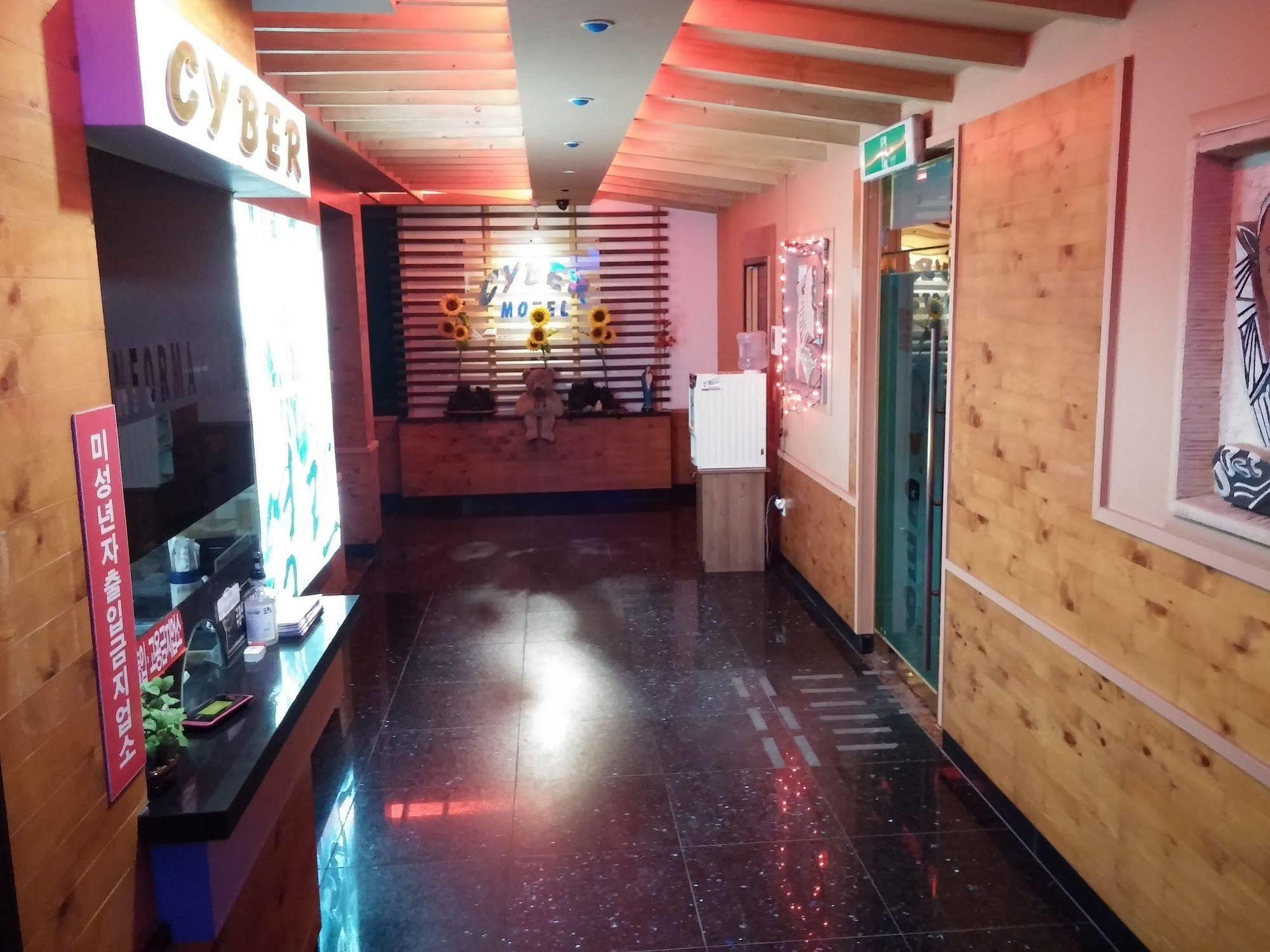 Cyber Motel Gunsan Buitenkant foto