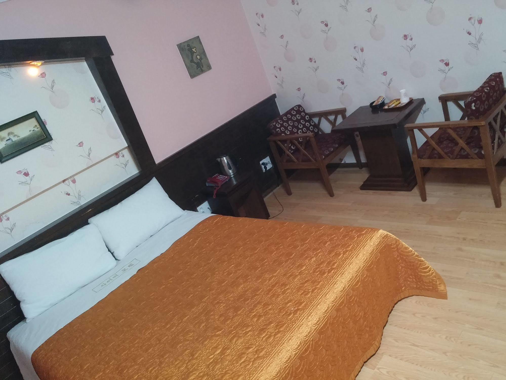 Cyber Motel Gunsan Buitenkant foto